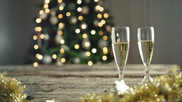 Yeni yıl arifesi için bir kadeh şampanya.. - Video, Çekim