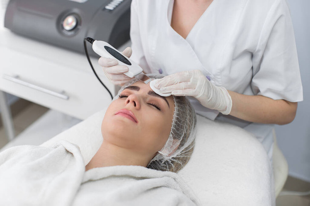 Skin Care. Close-up Of Beautiful Woman Receiving Ultrasound Cavitation Facial Peeling. Ultrasonic Skin Cleansing Procedure. Beauty Treatment. Cosmetology. Beauty Spa Salon. - Valokuva, kuva