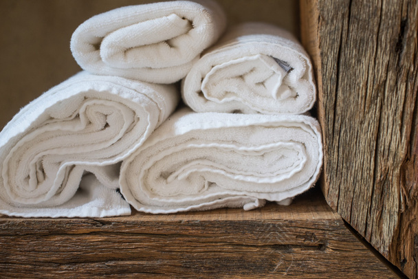owinięte ręczniki  - Zdjęcie, obraz