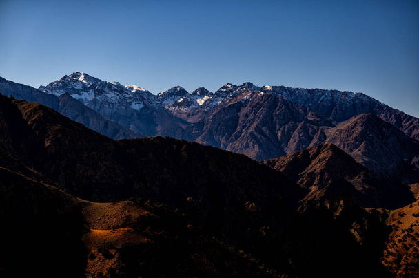 Landscape of the High Atlas mountains, Morocco. Mount Toubkal, Tubkal, Jebel Toubkal. The highest peak in the Atlas Mountains and in North Africa. - Foto, imagen