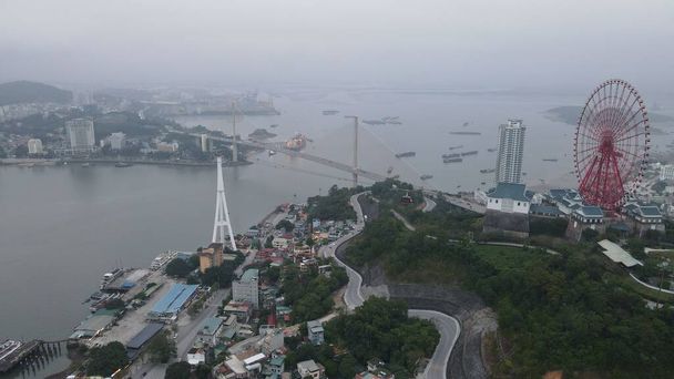 Ha Long Bay, Wietnam - 26 listopada 2022: Widok z lotu ptaka Zatoki Ha Long - Zdjęcie, obraz