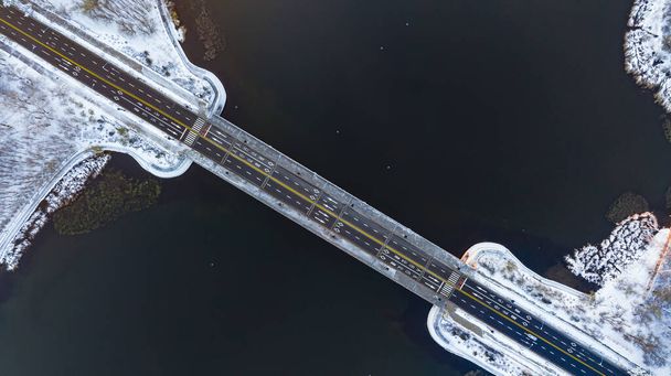Зимовий пейзаж моста Наньху в Чангчуні (Китай). - Фото, зображення