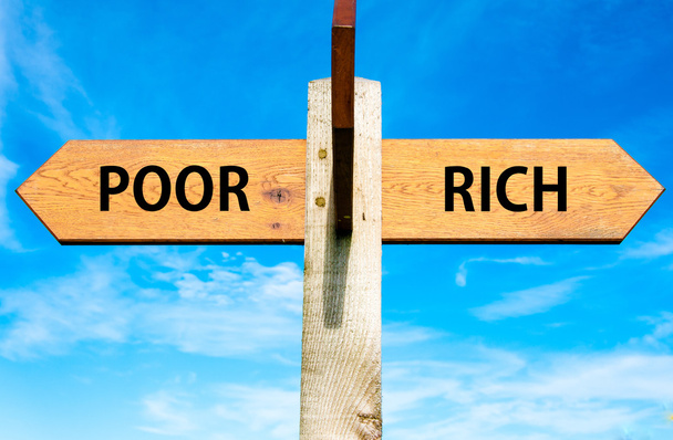 金持ち対貧乏人 - 写真・画像