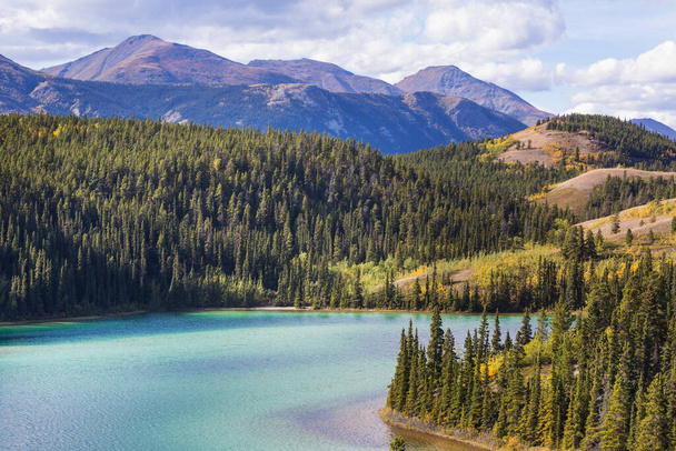 Kanada'da dağ gölü sakin sahne - Fotoğraf, Görsel