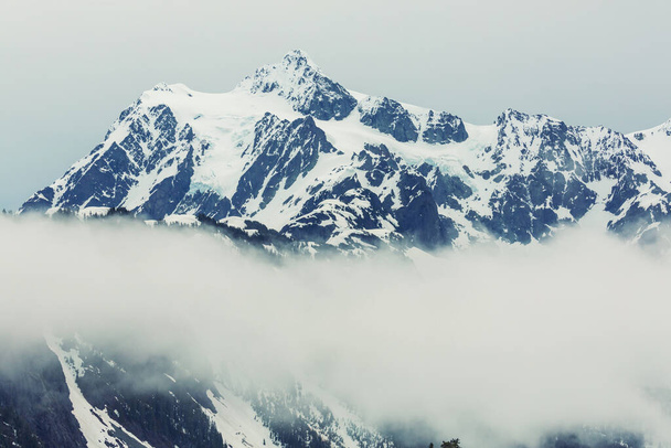 Hermoso pico Monte Shuksan en Washington, EE.UU.
 - Foto, imagen