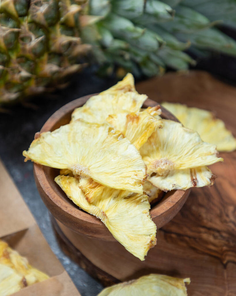 Getrocknete Ananas Bio-Snack aus nächster Nähe - Foto, Bild