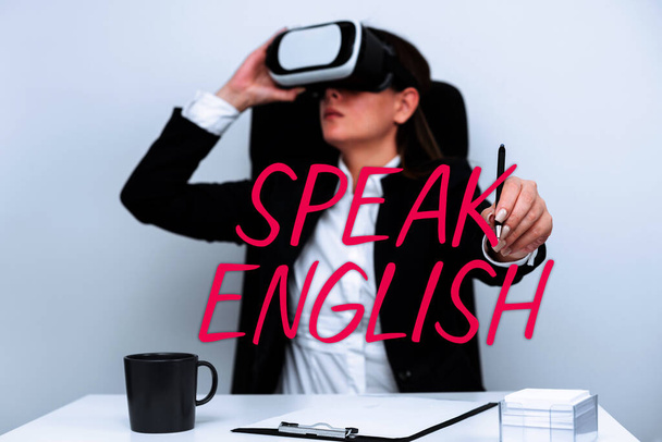 Κείμενο σημάδι δείχνει Speak Αγγλικά, Επιχειρηματική επισκόπηση Μελέτη άλλη ξένη γλώσσα σε απευθείας σύνδεση λεκτικά μαθήματα - Φωτογραφία, εικόνα