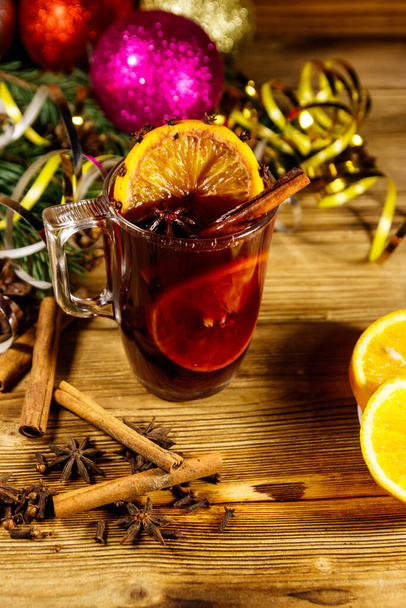 Christmas mulled wine with spices and Christmas decoration on wooden table - Fotoğraf, Görsel
