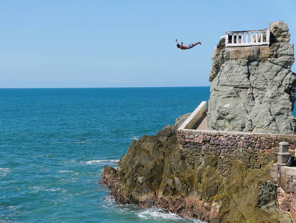 The cliff jumping spot by the bay near Puerto Vallarta, Mexico - Foto, Bild