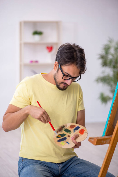 Young male painter enjoying painting at home - Fotoğraf, Görsel