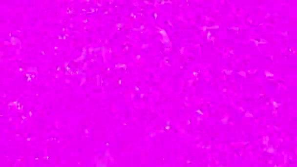 Defocus sfocato trasparente viola chiaro colore chiaro superficie dell'acqua calma texture con spruzzi e bolle. Trendy sfondo natura astratta. Onde d'acqua alla luce del sole con spazio per copiare. Acquerello splendore - Filmati, video