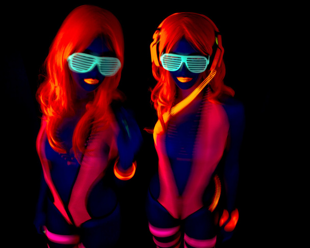 Szexi neon uv fény táncos - Fotó, kép