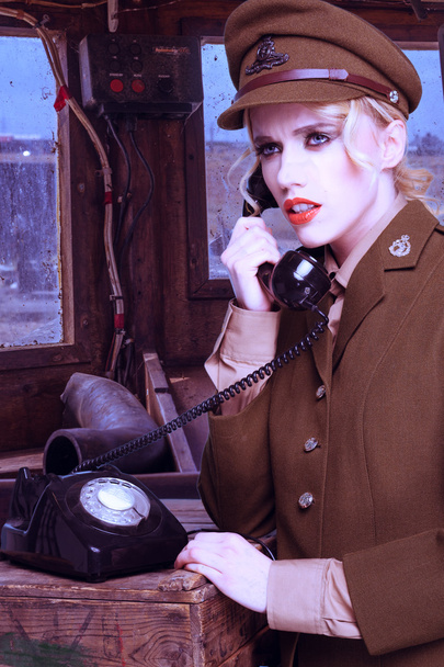 Pretty ξανθό γυναίκα στρατού ομοιόμορφο - Φωτογραφία, εικόνα