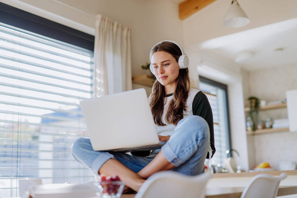 Young woman having homeoffice in an apartment. - Photo, image
