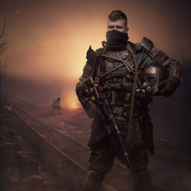 Arte de soldado post apocalíptico sosteniendo casco y escopeta mirando a la cámara. - Foto, imagen