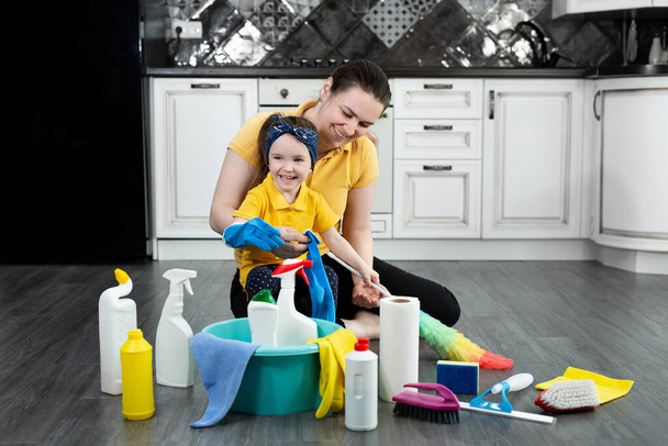 mother and her daughter ready to room cleaning - Fotoğraf, Görsel