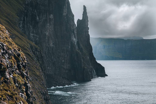 Trollkonufingur Sea Stack in Vagar, Faroe Islands - Φωτογραφία, εικόνα