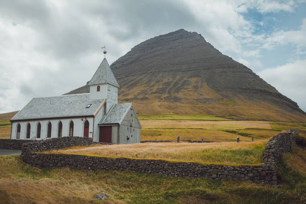El Vidareidi Kirkja en Vidoy, Islas Feroe - Foto, Imagen