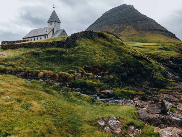 Vidoy, Faroe Adaları 'ndaki Vidareidi Kirkja. - Fotoğraf, Görsel