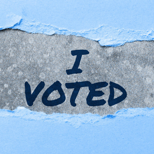 Oy verdiğimi gösteren bir işaret, iki ya da daha fazla adayın oy pusulası yoluyla seçim yapabileceğinin iş fikri göstergesi - Fotoğraf, Görsel