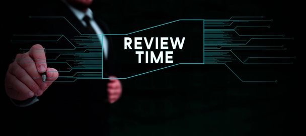 Tekenen weergeven van Review Time, Internet Concept situatie of systeem het formele examen door mensen autoriteit - Foto, afbeelding