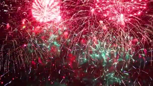 4K silvestrovský ohňostroj Oslavte skutečné pozadí ohňostroje. Golden Multicolor Abstract Glowing Bokeh Fireworks Show In Night Sky Concept Veselé Vánoce a šťastný nový rok 2023. - Záběry, video