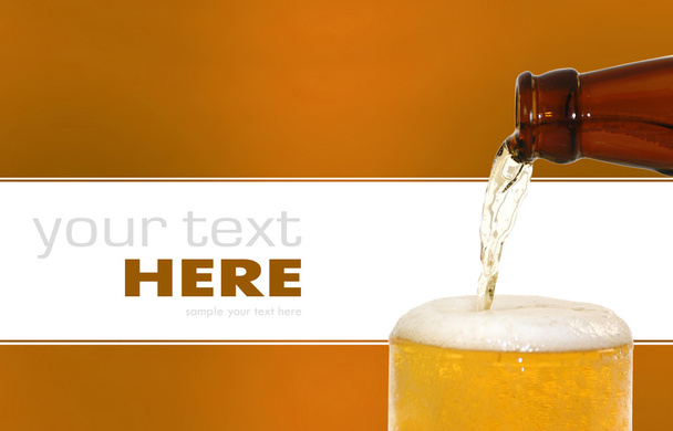 ποτήρι μπύρα closeup με αφρό - Φωτογραφία, εικόνα