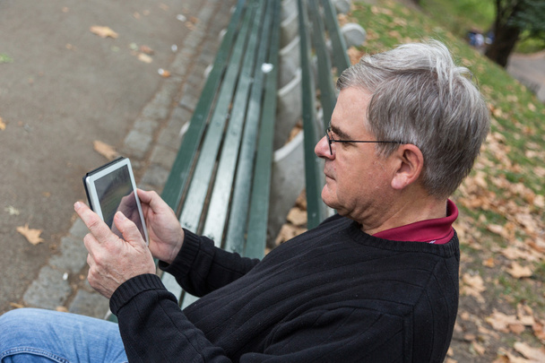 Senior Typing on Tablet - Фото, зображення