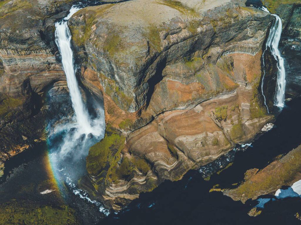Cascada de Haifoss en las tierras altas de Islandia
 - Foto, imagen