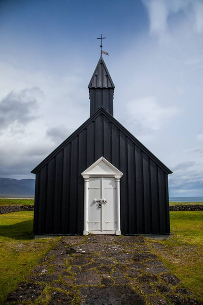 Eglise de Budkirkja dans la péninsule Snaefellsness en Islande - Photo, image
