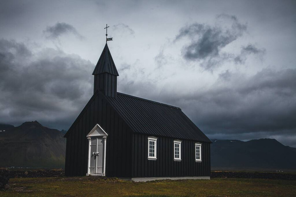 Eglise de Budkirkja dans la péninsule Snaefellsness en Islande - Photo, image