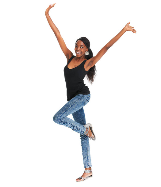 Olen valmis hyppäämään ilosta. Onnellinen nuori nainen poseeraa iloisesti, kun taas eristetty valkoinen - copyspace - Valokuva, kuva