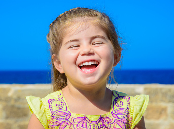 Little girl smiling - 写真・画像