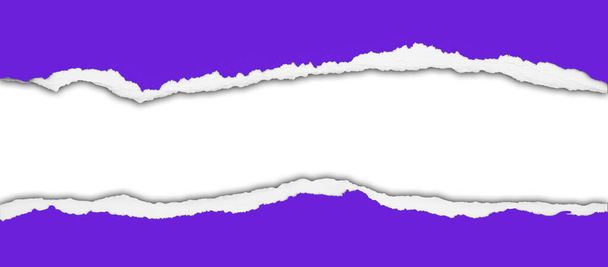 Reikä revitty violetti paperi valkoisella pohjalla - Valokuva, kuva