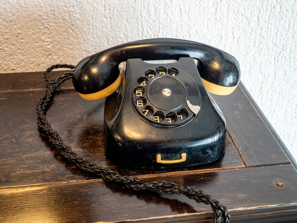 viejo escritorio negro teléfono - Foto, Imagen