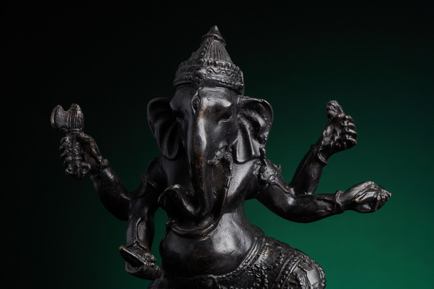 Статуя индуистского бога Ганеша
 - Фото, изображение