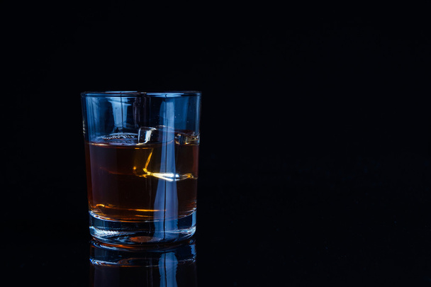 One glass of whisky - Foto, afbeelding