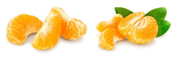 Tangerine ou mandarine aux feuilles isolées sur fond blanc. - Photo, image