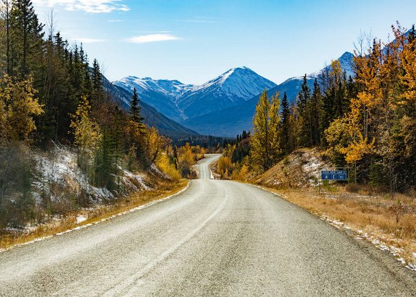 Late fall in the mountains around Stewart-Cassiar Highway 37 in Northern British Columbia, BC, Canada, just north of settlement of Good Hope Lake - 写真・画像