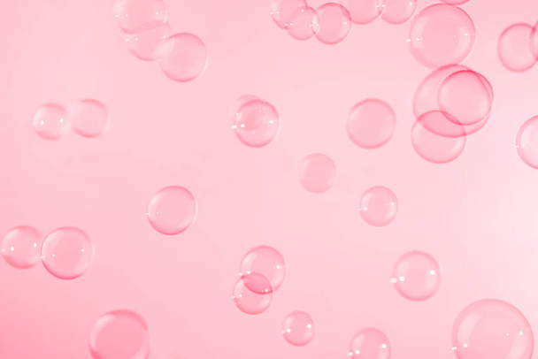 Abstract Mooie roze zeepbellen achtergrond. Wazig, Feest, Romantische Liefde Valentijnsdag Thema. Versheid Zeepbel Sud Water. - Foto, afbeelding