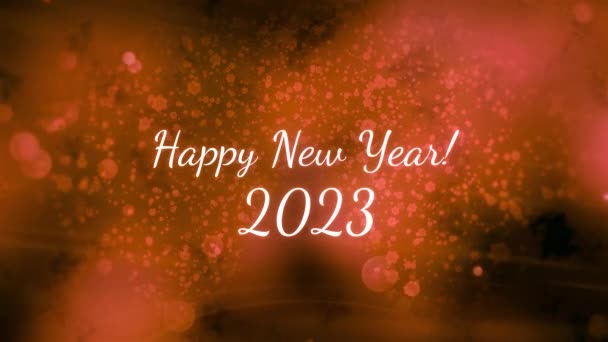 Animatie van de woorden Happy New Year 2023 in witte letters met oranje rook en glinsteringen. Beweging. Begrip wintervakantie en viering - Video
