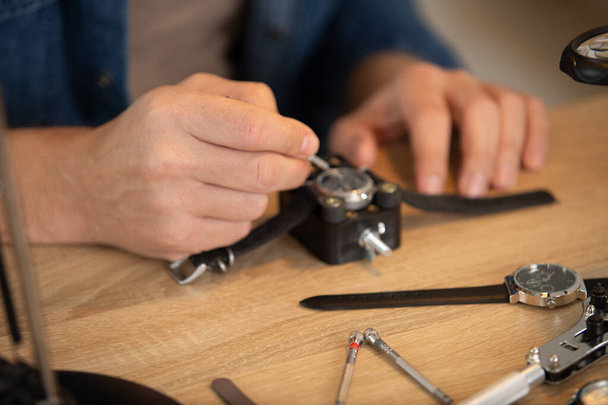 watchmaker try to repair watch with his tools - Foto, Imagem