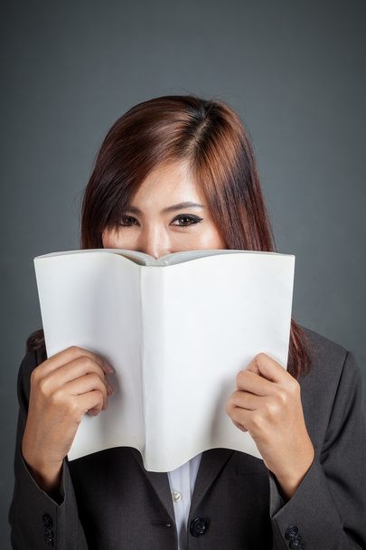 Asian business girl hold a book over her mouth - Foto, Bild