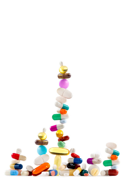 Diversity of drugs in the form of aligned and superimposed capsules in the shape of a pyramid. - Φωτογραφία, εικόνα