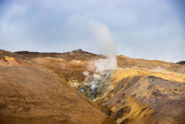 Vulkanische Lava Hverir Myvatn Geothermische Gebied in IJsland - Foto, afbeelding