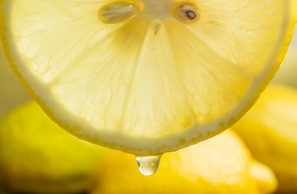 Краплі лимонного соку
 - Фото, зображення