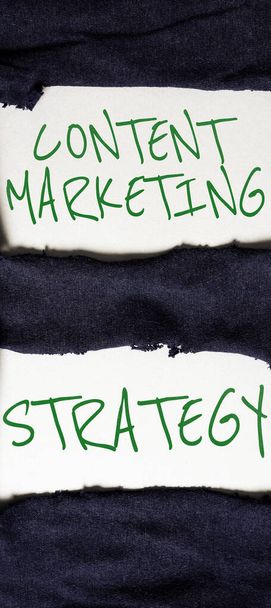 Tekst pisma ręcznego Content Marketing Strategy, Business showcase dystrybucji treści do docelowych odbiorców online - Zdjęcie, obraz