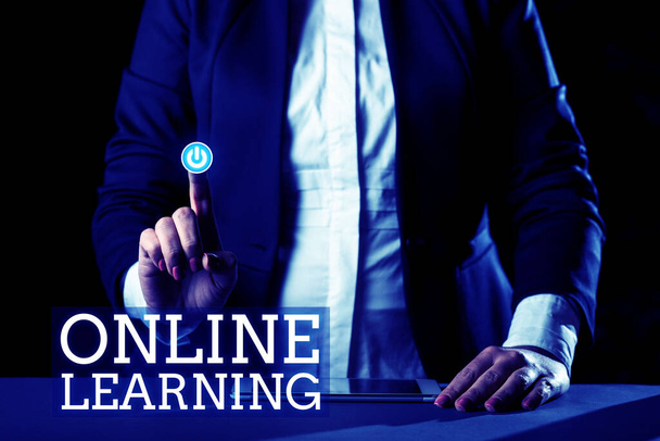 Affichage conceptuel Online Learning, Concept signifiant Larning avec l'aide d'Internet et d'un ordinateur - Photo, image