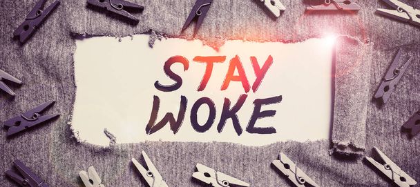 Szöveg felirat bemutatása Stay Woke, Üzleti áttekintés tudatában a környezet és a dolgok megy Folyamatosan tájékozott - Fotó, kép