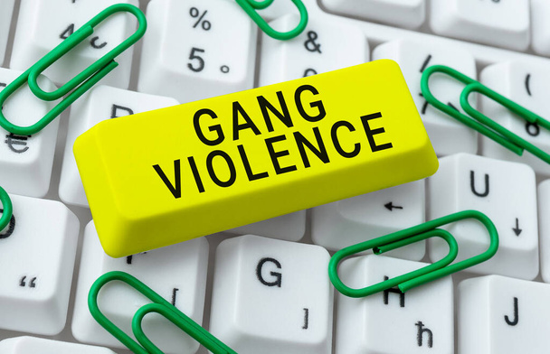 Текстовый знак, показывающий бандитское насилие, нарушение законодательства, вызванное группой преступников и гангстеров - Фото, изображение